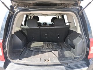 2016 Jeep Patriot 4x4 Sport / North in Stratford, Ontario - 6 - w320h240px