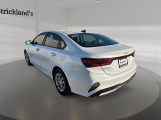 2022 Kia Forte Sedan LX IVT in Stratford, Ontario - 4 - w320h240px