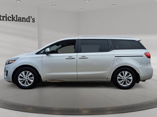 2016 Kia Sedona LX in Stratford, Ontario - 3 - w320h240px