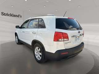 2013 Kia Sorento 3.5L LX V6 AWD at in Stratford, Ontario - 4 - w320h240px