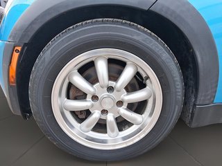 2005 MINI COOPER Classic in Stratford, Ontario - 6 - w320h240px