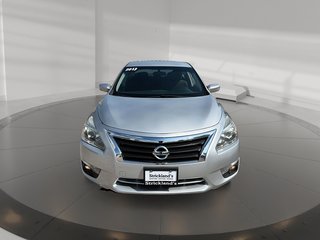 2013 Nissan Altima Sedan 2.5 CVT in Stratford, Ontario - 2 - w320h240px