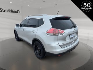 2016 Nissan Rogue SV FWD Special Edition CVT in Stratford, Ontario - 4 - w320h240px