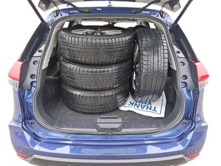 2020 Nissan Rogue SV AWD CVT (2) in Stratford, Ontario - 6 - w320h240px