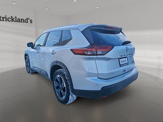 2025 Nissan Rogue AWD SV Moonroof in Stratford, Ontario - 3 - w320h240px