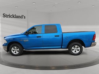 2022 Ram RAM 1500 Classic Crew Cab 4x4 (DS) SLT (140.5 WB 5'7 Box) SWB in Stratford, Ontario - 4 - w320h240px