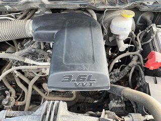 2022 Ram RAM 1500 Classic Crew Cab 4x4 (DS) SLT (140.5 WB 5'7 Box) SWB in Stratford, Ontario - 6 - w320h240px