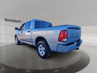 2022 Ram RAM 1500 Classic Crew Cab 4x4 (DS) SLT (140.5 WB 5'7 Box) SWB in Stratford, Ontario - 4 - w320h240px