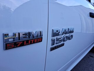 2023 Ram RAM 1500 Classic Crew Cab 4x4 (DS) SLT (140.5 WB 5'7 Box) SWB in Stratford, Ontario - 6 - w320h240px
