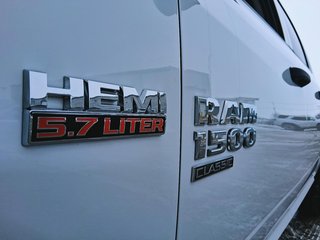 2023 Ram RAM 1500 Classic Crew Cab 4x4 (DS) SLT (140.5 WB 5'7 Box) SWB in Stratford, Ontario - 6 - w320h240px