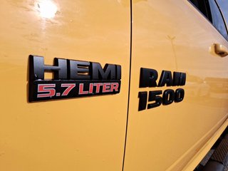 2016 Ram RAM 1500 Crew Cab 4x4 Sport (140.5 WB - 5.7 Box) in Stratford, Ontario - 6 - w320h240px