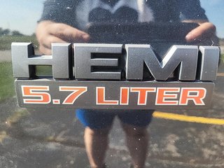2018 Ram RAM 1500 Crew Cab 4x4 Sport (140.5 WB - 5.7 Box) in Stratford, Ontario - 6 - w320h240px