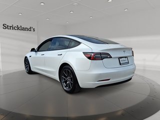 2021 Tesla Model 3 in Stratford, Ontario - 4 - w320h240px