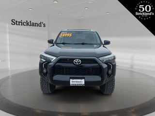 2017 Toyota 4Runner SR5 V6 5A in Stratford, Ontario - 2 - w320h240px