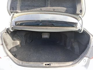 2007 Toyota Camry 4-door Sedan SE V6 in Stratford, Ontario - 6 - w320h240px