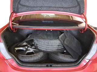 2012 Toyota Camry 4-door Sedan SE in Stratford, Ontario - 5 - w320h240px