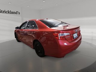2012 Toyota Camry 4-door Sedan SE in Stratford, Ontario - 4 - w320h240px