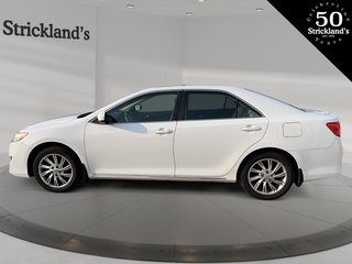 2014  Camry 4-door Sedan LE 6A in Stratford, Ontario - 5 - w320h240px