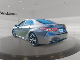 2018 Toyota Camry 4-Door Sedan SE 8A in Stratford, Ontario - 4 - w320h240px