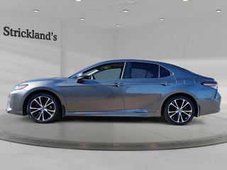 2018 Toyota Camry 4-Door Sedan SE 8A in Stratford, Ontario - 3 - w320h240px