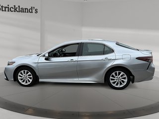 2022  Camry SE in Stratford, Ontario - 5 - w320h240px