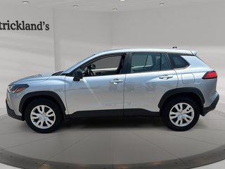 2022 Toyota COROLLA CROSS L AWD in Stratford, Ontario - 5 - w320h240px
