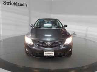 2013 Toyota Corolla 4-door Sedan CE 4A in Stratford, Ontario - 2 - w320h240px