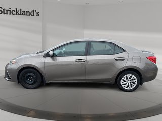 2017 Toyota Corolla 4-door Sedan CE 6M in Stratford, Ontario - 5 - w320h240px