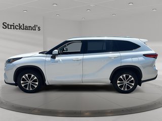 2021 Toyota Highlander hybrid XLE AWD in Stratford, Ontario - 5 - w320h240px