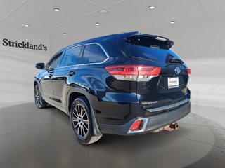 2017 Toyota Highlander XLE AWD in Stratford, Ontario - 4 - w320h240px