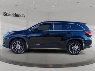 2017 Toyota Highlander XLE AWD in Stratford, Ontario - 5 - w320h240px