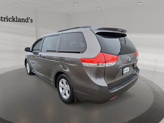 2014 Toyota Sienna 7-Pass V6 6A in Stratford, Ontario - 4 - w320h240px
