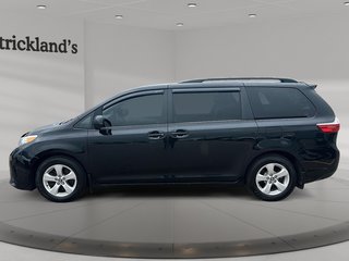 2018 Toyota Sienna LE 8-Passenger V6 in Stratford, Ontario - 5 - w320h240px