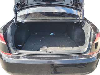2020 Volkswagen Passat Comfortline 2.0T 6sp at w/Tip in Stratford, Ontario - 6 - w320h240px
