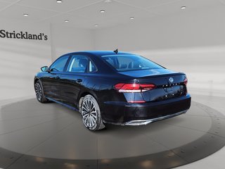 2022  Passat Highline 2.0T 6sp at w/Tip in Stratford, Ontario - 4 - w320h240px