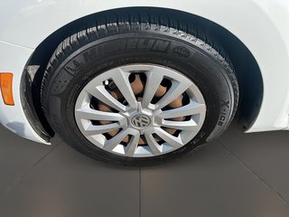 2017 Volkswagen The Beetle Convertible Classic 1.8T 6sp at w/Tip in Stratford, Ontario - 6 - w320h240px