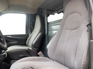 2010 Chevrolet Express 2500 Cargo 2WD 135 WB in Stratford, Ontario - 6 - w320h240px