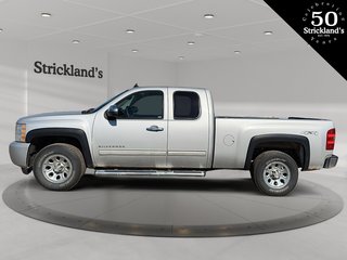 2011 Chevrolet Silverado 1500 LS Ext Cab Std Box 4WD 1SF in Stratford, Ontario - 5 - w320h240px