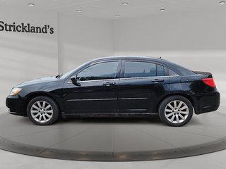 2011 Chrysler 200 LX in Brantford, Ontario - 5 - w320h240px