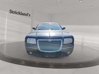 2008 Chrysler 300 Touring Sedan AWD in Brantford, Ontario - 2 - w320h240px