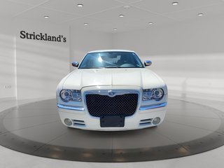 2010 Chrysler 300 Limited Sedan in Brantford, Ontario - 2 - w320h240px