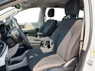 2022 Chrysler Grand Caravan SXT in Brantford, Ontario - 6 - w320h240px