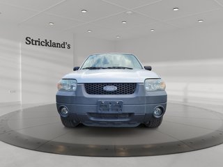 2005 Ford Escape XLT 4Dr 2WD 6CYL in Brantford, Ontario - 2 - w320h240px