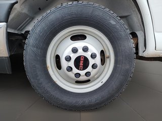 2023 GMC Savana Cutaway 4500 177 Wheelbase DRW in Brantford, Ontario - 5 - w320h240px