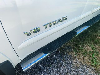 2014 Nissan Titan Crew Cab SV 4X4 SWB in Brantford, Ontario - 6 - w320h240px