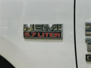 2022 Ram RAM 1500 Classic Crew Cab 4x4 (DS) SLT (140.5 WB 5'7 Box) SWB in Brantford, Ontario - 6 - w320h240px