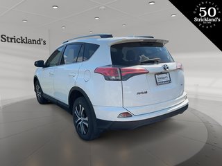 2017  RAV4 FWD LE in Stratford, Ontario - 4 - w320h240px