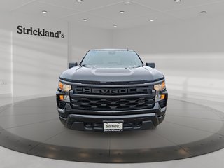 2023 Chevrolet Silverado 1500 Crew Cab 4x4 Custom in Stratford, Ontario - 2 - w320h240px