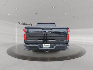 2023 Chevrolet Silverado 1500 Crew Cab 4x4 Custom in Stratford, Ontario - 3 - w320h240px
