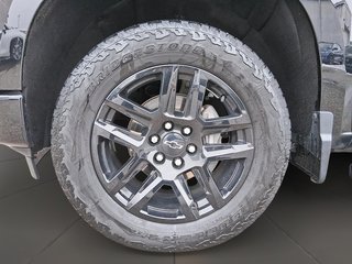 2023 Chevrolet Silverado 1500 Crew Cab 4x4 Custom in Stratford, Ontario - 6 - w320h240px
